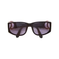chanel pre-owned lunettes de soleil rectangulaires à découpe logo - noir